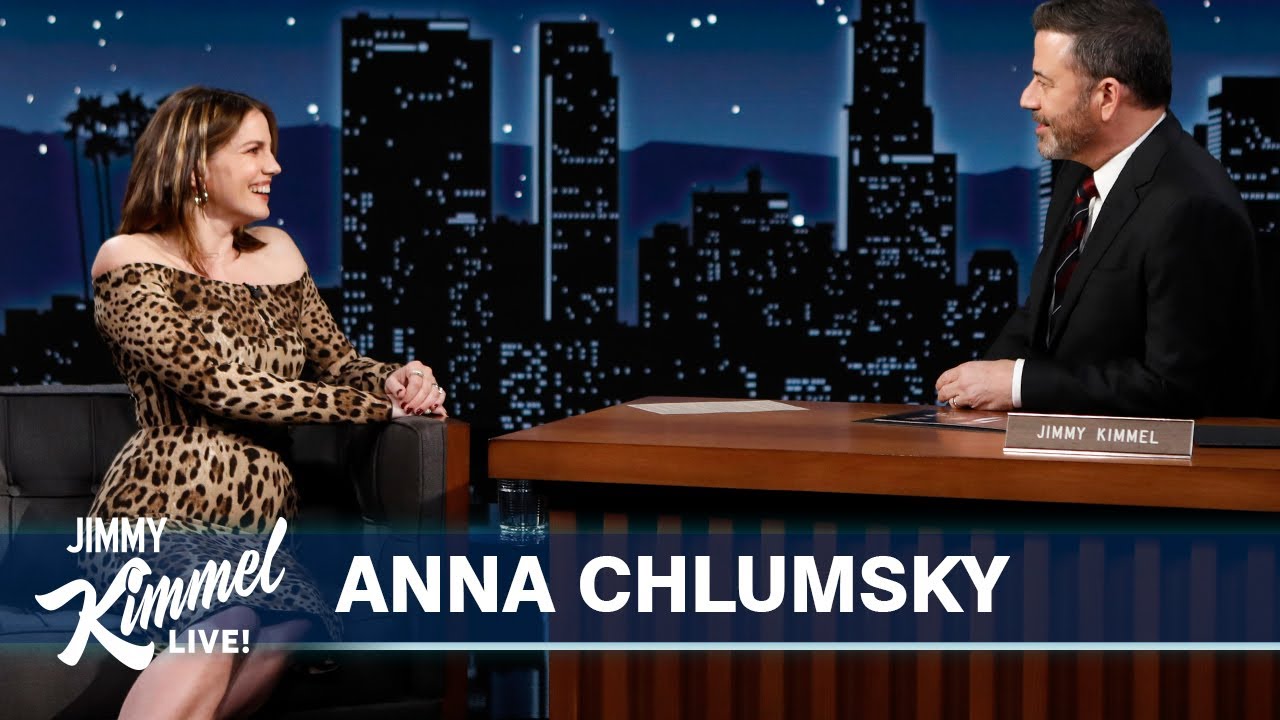 image 0 Anna Chlumsky On Friendship With Veep Cast Her Dad’s Crazy Mustache & Fantasy Football League
