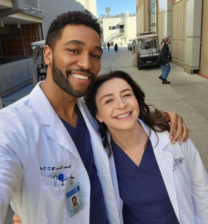 Grey's Anatomy Official - Smile if you're ready for Thursday nights with your #GreysAnatomy family