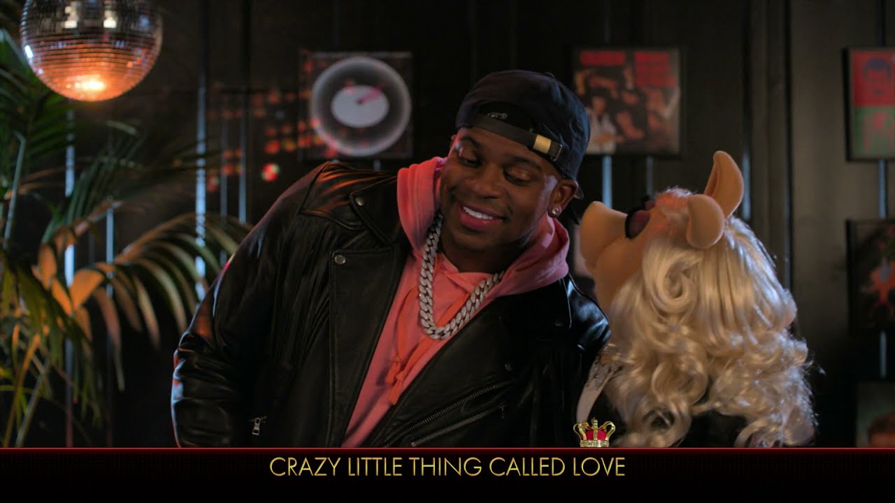 Jimmie Allen And Miss Piggy Perform crazy Little Thing Called Love - The Queen Family Singalong
