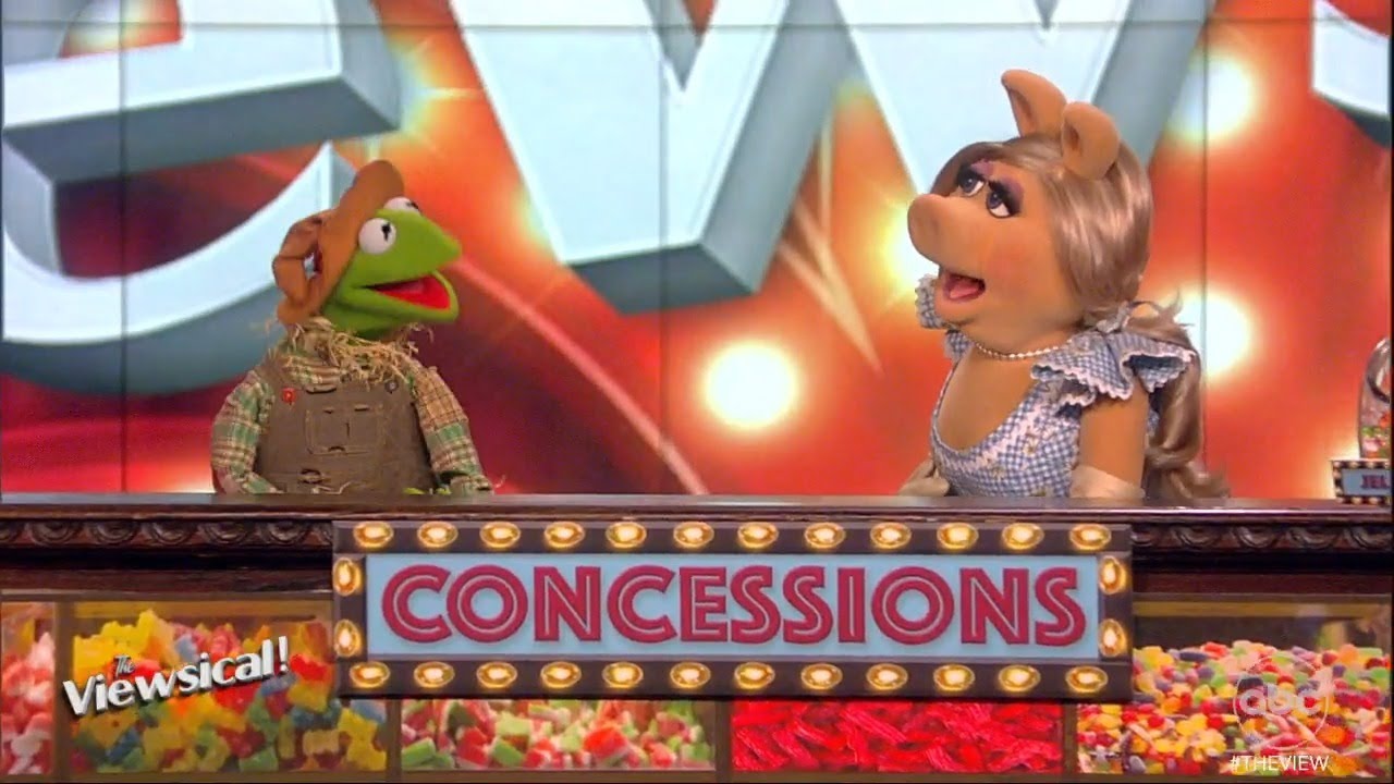 image 0 Kermit The Frog And Miss Piggy Perform Song From muppets Haunted Mansion : The View