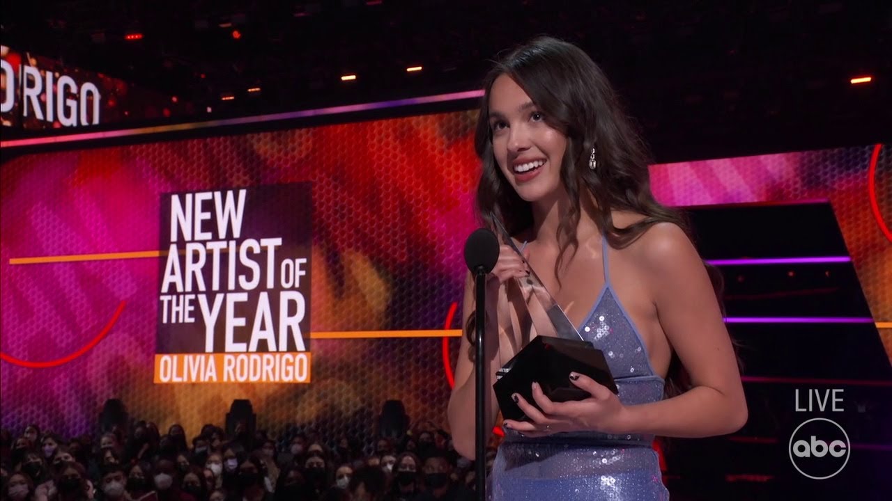 image 0 Olivia Rodrigo Accepts The 2021 American Music Award For New Artist Of The Year - The American Music