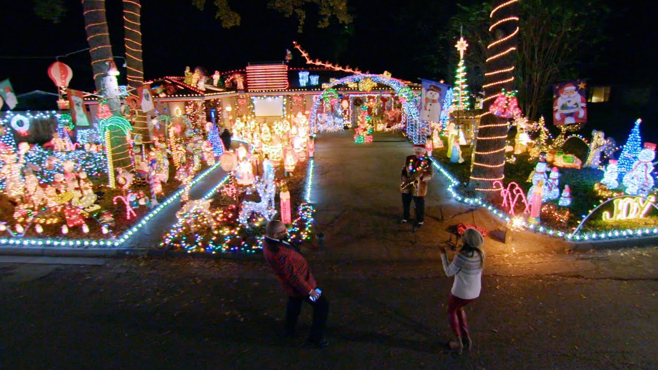 image 0 The Price Family Display Hits The Right Notes - The Great Christmas Light Fight